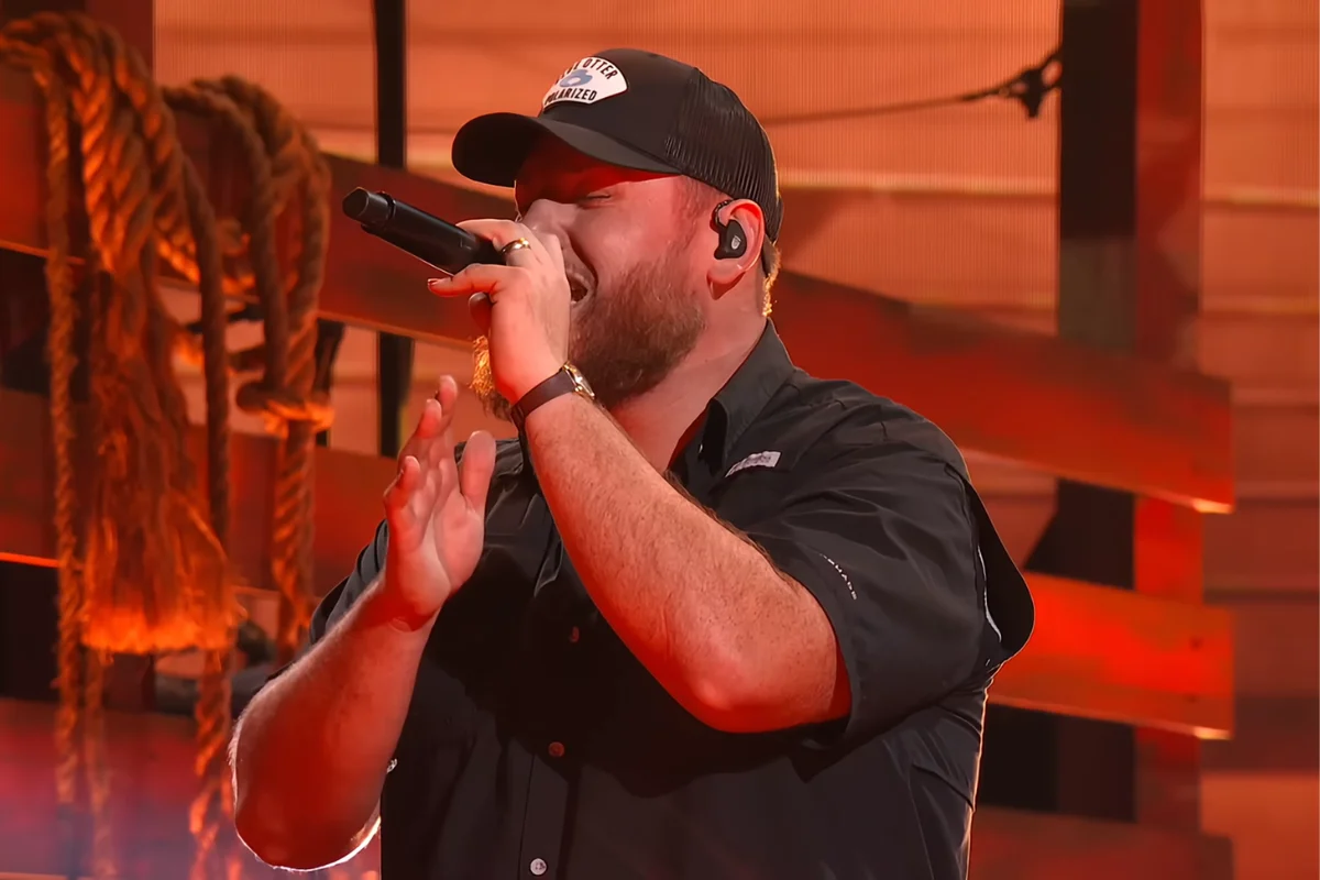 Here s How Luke Combs Is Carrying The Country Music Behind His Back here-s-how-luke-combs-is-carrying-the-country-music-behind-his-back